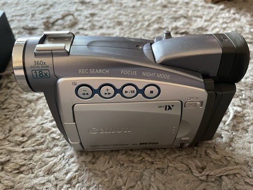 Canon mv700 handheld - canon,