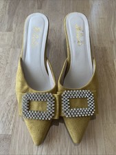 Hanpai Women’s Shoes Size 7 In Mustard Color With Gold Accents