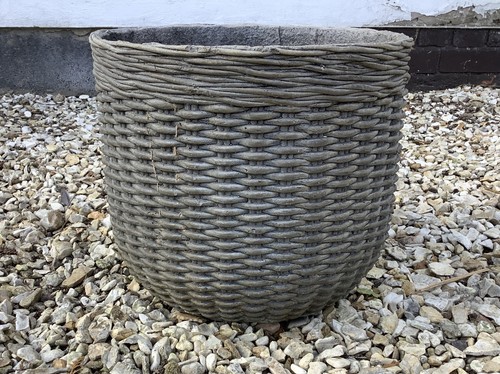 Large wicker effect - wicker, concrete