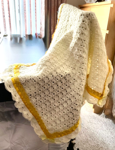 Baby shawl hand crocheted - hand, in