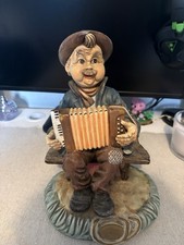 VINTAGE PORCELAIN FIGURINE OLD