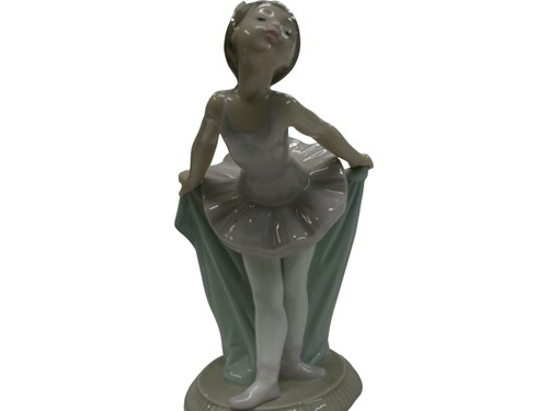 Nao ballerina figurine - ,