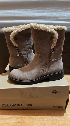Never worn women clarks - women's,