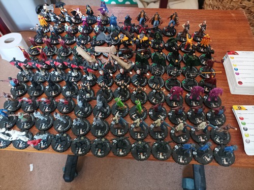 Large lot 113 heroclix - 113,