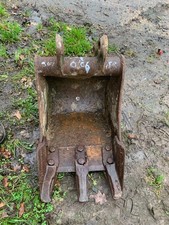 12" / 30cm excavator bucket