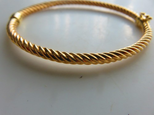 Gold hinged bangle - gold, carat