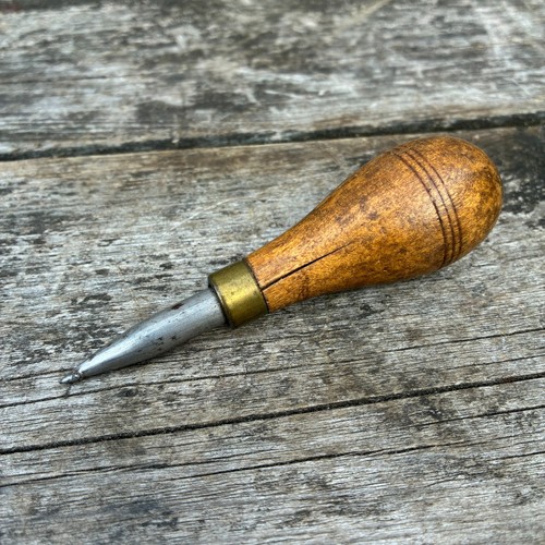 Antique rug crochet hook - rug/crochet,