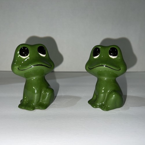 Anthropomorphic green big - -,