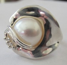 HAGIT GORALI ISRAEL SIZE 5.75 STERLING RING w PEARL, 8 GRAMS