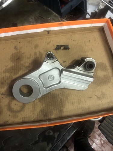 Rear brake caliper