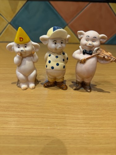 Different china piggies - china, pig