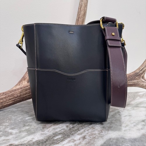 Aallyn leather bucket - aallyn,