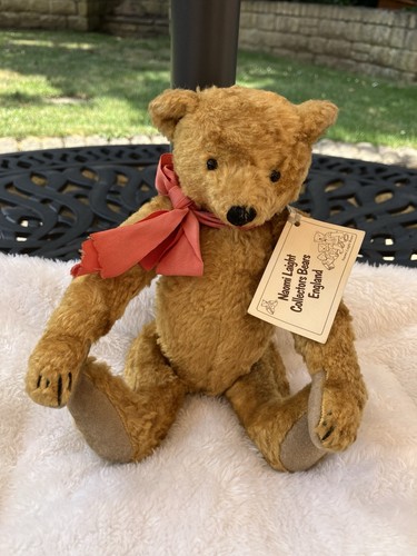 Jointed artist bear - artist,