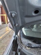 BONNET HINGE RH NISSAN NOTE