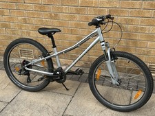 SPECIALIZED HOT ROCK 24 KIDS INISEX BICYCLE IN SILVER, FULLY WORKING, IMMACULATE
