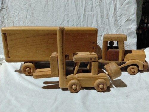 Solid wood articulted lorry - solid,