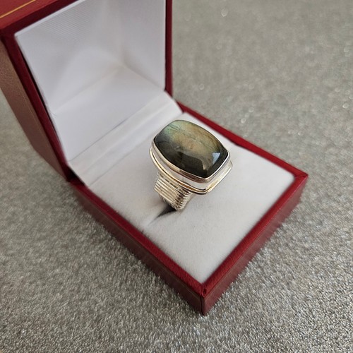 Fire labradorite ring hand - in,