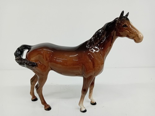 Beswick brown horse figurine - brown,