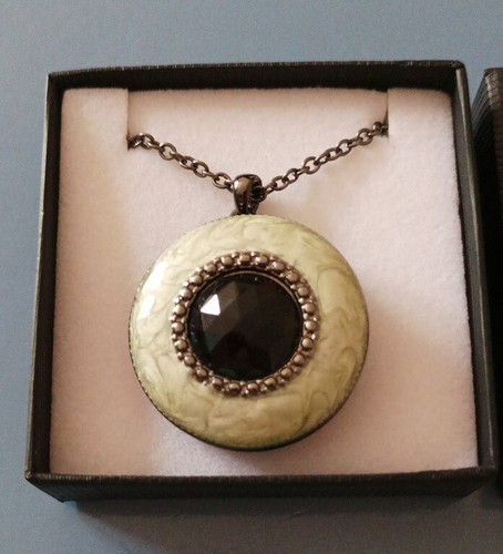 Avon locket pendant necklace - locket,