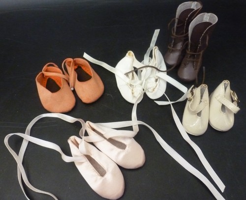 Pairs shoes for - 5, antique