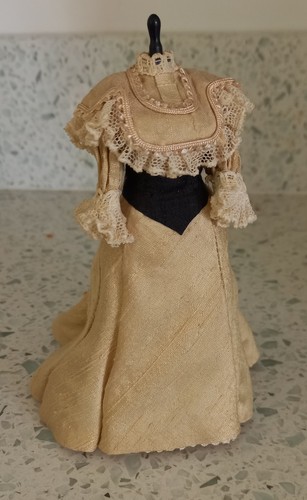 12th dollshouse miniature - 1/12th,