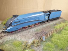 Hornby 00 Gauge LNER Class A4 4-6-2 Steam Loco/Tender no 4902 LNER Blue Livery