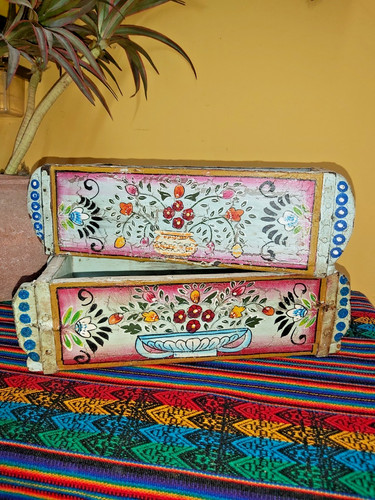 Pair traditional vintage - a,
