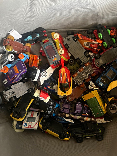 Bulk lot mixed toy - lot,