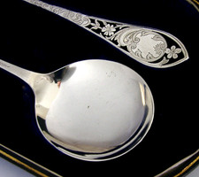 116g PAIR of ENGLISH ANTIQUE STERLING SILVER SERVING SPOONS 1911 CASED