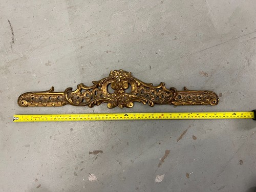Gilt bronze pediment ormolu - gilt,