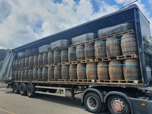 Oak barrels whisky beer - barrels,, whisky/beer