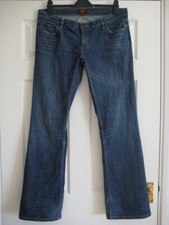 Y2K Early 2000`s Vintage Oasis