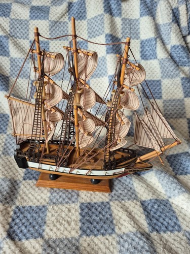 Highly detailed masts - detailed,