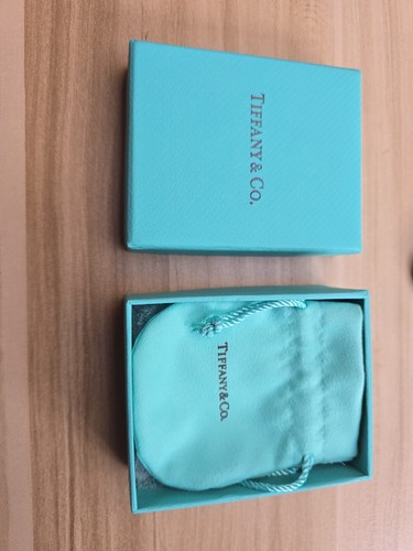 Tiffany necklace box - co,