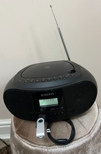 Roberts ZOOMBOX 4 DAB+/FM Radio & CD/ MP3 Player + 2GB Memory Stick +  Aux Cable