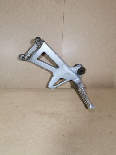 Triumph 955i sprint rear foot - 955i,