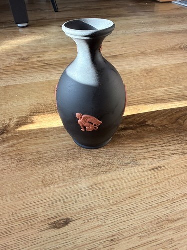 Wedgwood black terracotta - &,