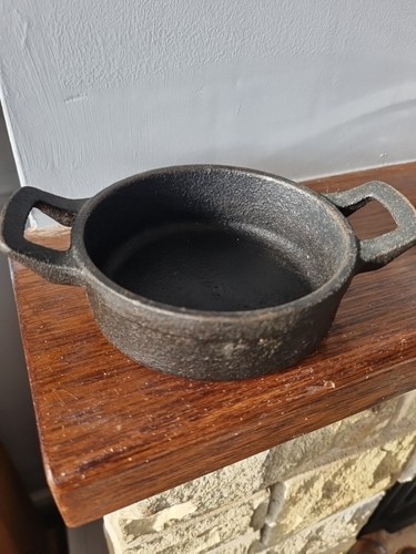 Black cast iron - ware, 10cm