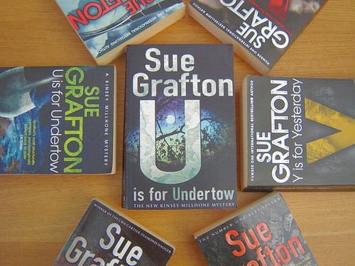 Sue grafton build a bundle - build,