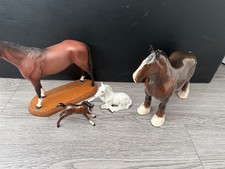 2 BESWICK HORSES & 2 FOALS ONE STANDiNG ON A PLINTH.    MInt condition 