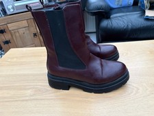 Ladies Size 6 Burgundy Chelsea