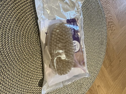 Shrinking violet massage - shrinking, brush
