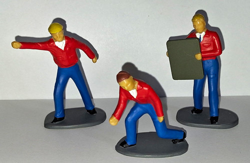 Vintage scalextric pit - scalextric, crew