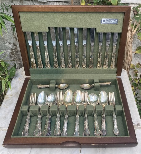 Vintage boxed oneida - boxed,