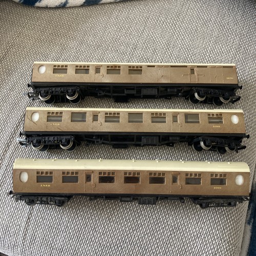 Hornby lner thompson coaches - lner,