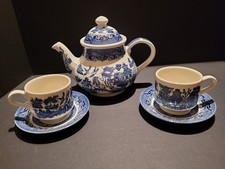 CHURCHILL BLUE WILLOW TEA POT