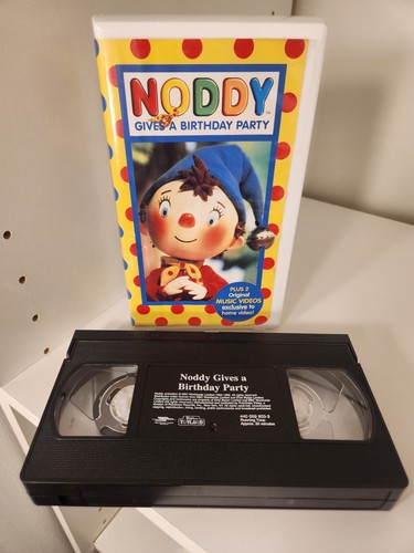 Noddy gives birthday party - birthday,