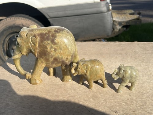 Set hand carved - of, 3