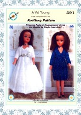DOLLS KNITTING PATTERN 291  FOR SINDY /BARBie a Daisy May pattern