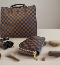 Lovely Design Handbag. Beautiful Quality, Medium Capacity with Matching Wallet